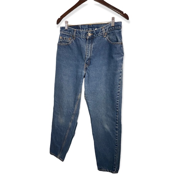 Vintage Levi’s 550 Medium Wash Tapered Leg Jeans - Picture 4 of 16